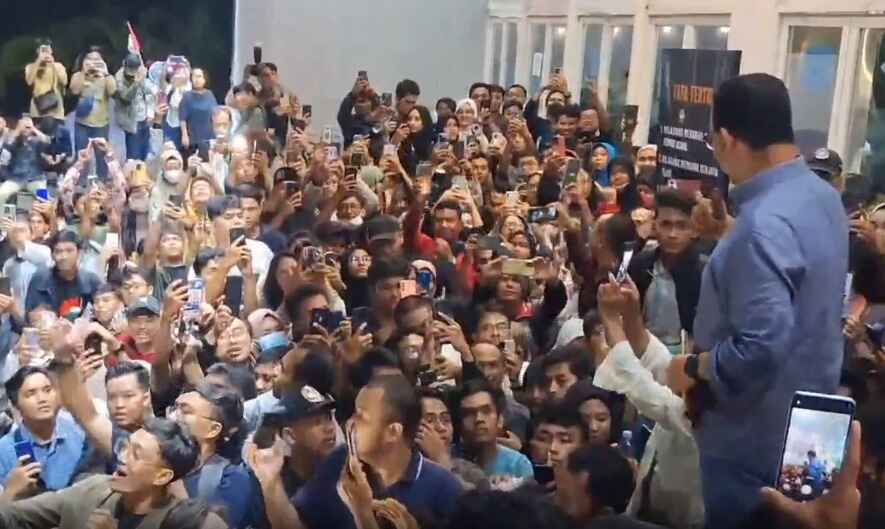 Mayoritas Gen Z Sambut Meriah Anies Baswedan di Surabaya