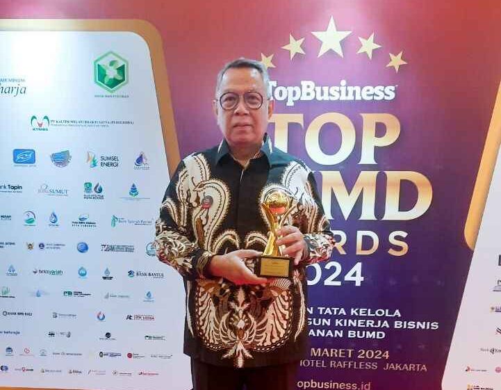 Wali Kota Benyamin Raih Penghargaan Top Pembina BUMD 2024