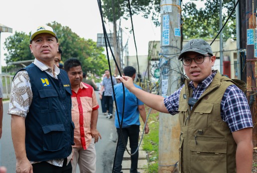 Pemkot Tangsel Mulai Rapihkan Lima Ruas Jalan dari Kabel Menjuntai