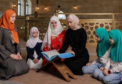 Dosa Besar Menzalimi Anak Yatim dan Wanita: Peringatan Keras dari Rasulullah SAW