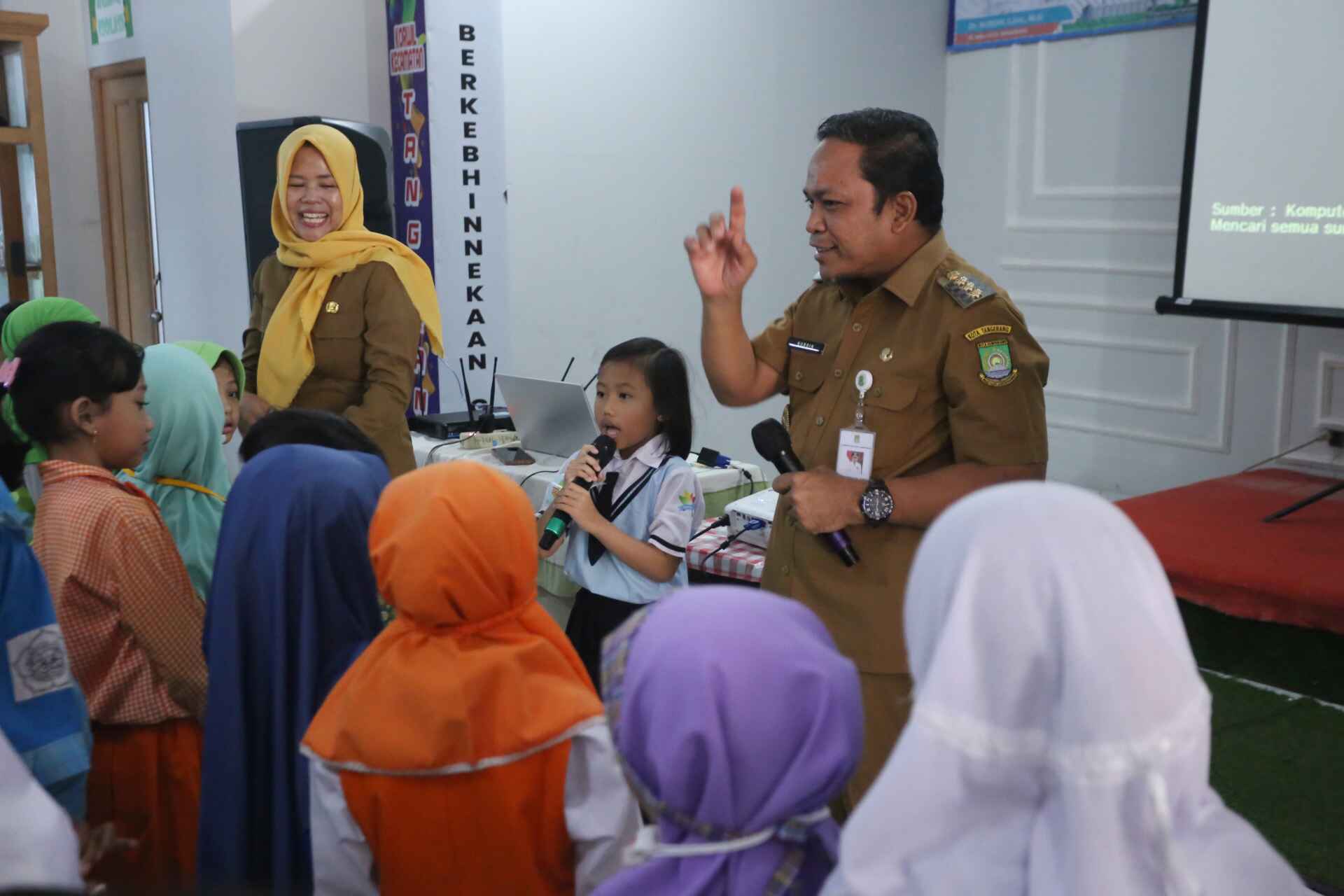 Pj Wali Kota Tangerang Dr. Nurdin Tinjau MPLS di Sekolah-sekolah: Kreatif dan Edukatif