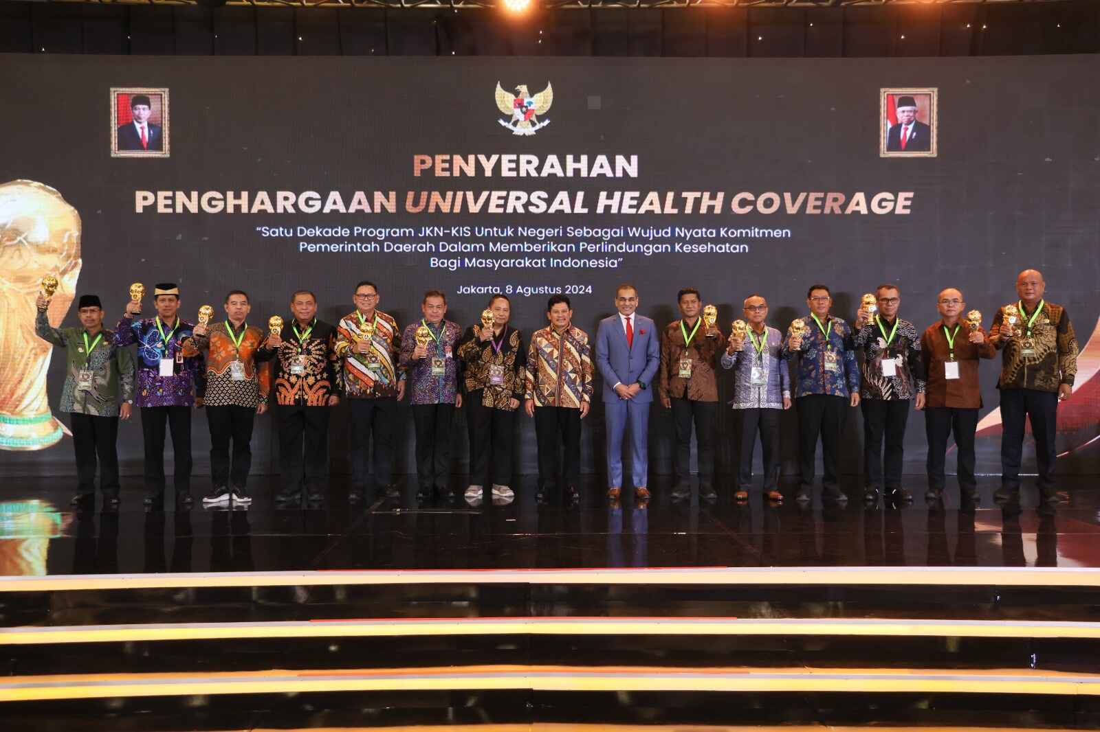 Wapres Ma'ruf Amin Berikan Penghargaan UHC Awards kepada 493 Kepala Daerah