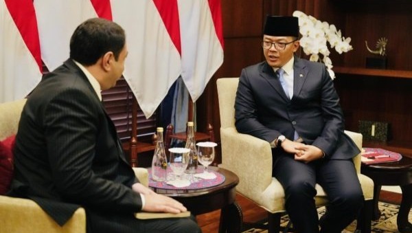 Menteri Luar Negeri RI Sugiono bersama Duta Besar Azerbaijan Ramil Rzayev dalam pertemuan di Kemlu