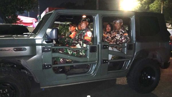 Patroli Tiga Pilar Kodim 0505 Jakarta Timur bersama Polri dan Satpol PP di Pasar Rebo