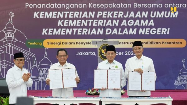 Menteri Pekerjaan Umum Dody Hanggodo bersama Menteri Agama dan Menteri Dalam Negeri menandatangani kesepakatan infrastruktur pesantren
