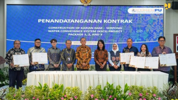 Menteri Dody Hanggodo saat penandatanganan kontrak Proyek KSCS di Jakarta