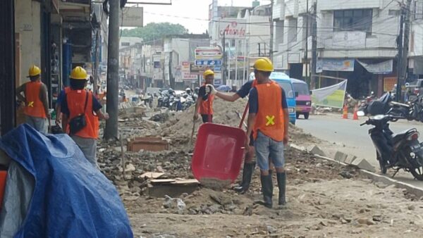 Aliansi Banten Raya audiensi dengan DPUPR Kota Serang terkait proyek trotoar Rp9,9 miliar.