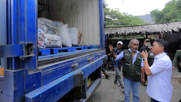 Wali Kota Tangerang melepas bantuan kemanusiaan untuk Sumatera