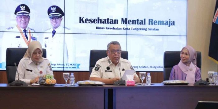 Wali Kota Tangerang Selatan Benyamin Davnie memberikan sambutan pada Seminar Kesehatan Remaja di Puspemkot Tangsel.