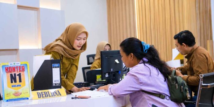 Pengurusan NIB Gratis Lewat OSS di Kota Tangerang Pelaku UMKM mengurus Nomor Induk Berusaha (NIB) secara gratis melalui sistem OSS di Kota Tangerang.