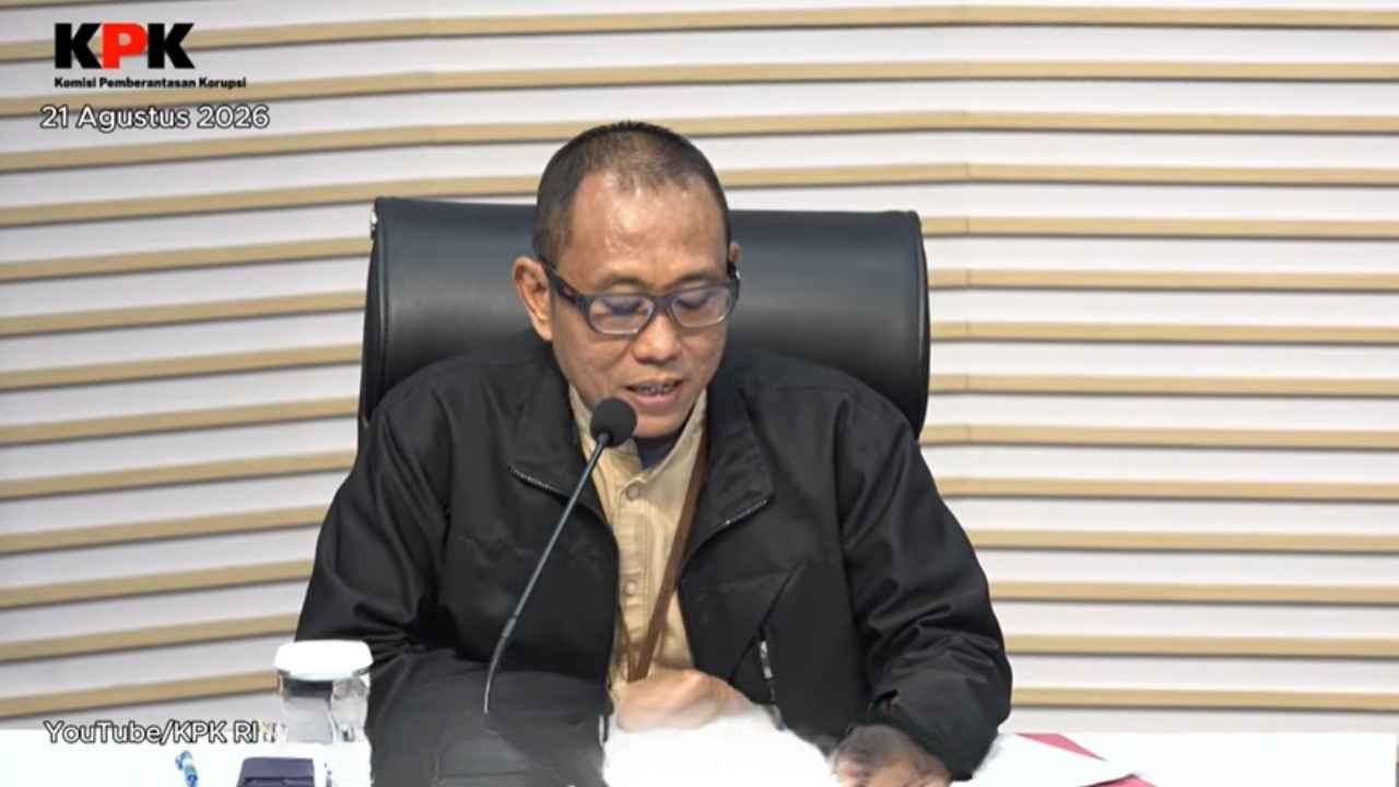 Pelaksana Tugas Direktur Penyidikan KPK memberikan keterangan pers terkait kasus Rektor Unsoed.
