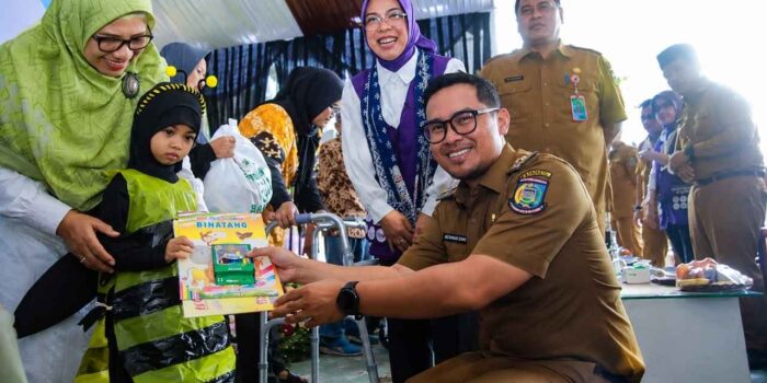 Wakil Wali Kota Tangerang Selatan Pilar Saga Ichsan meninjau Posyandu Selada saat penilaian Lomba Posyandu Tingkat Provinsi Banten 2026.