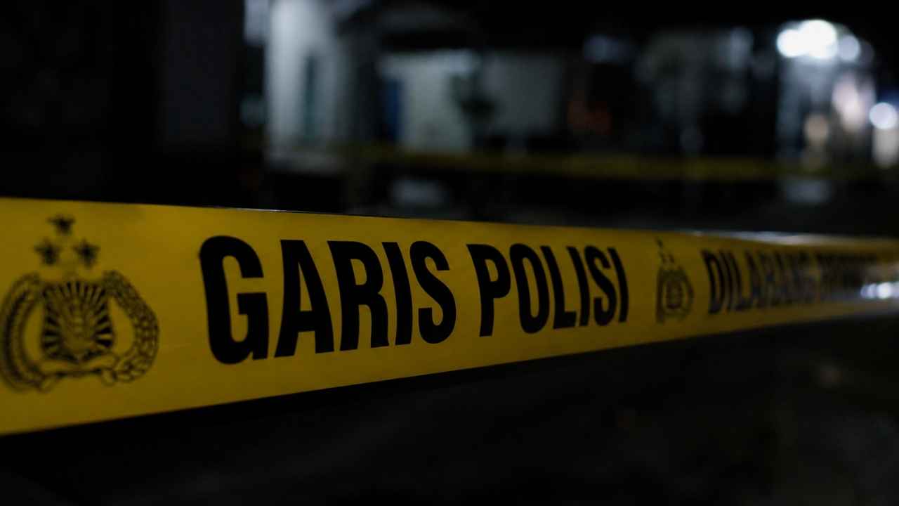 Polisi mengamankan seorang pria yang ditangkap dalam kasus dugaan pembunuhan pelajar SD di Pasaman.