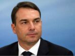 Flávio Bolsonaro Dilaporkan Tiba di Amerika Serikat Flávio Bolsonaro, senator Brasil yang dilaporkan tiba di Amerika Serikat setelah kalah dalam pemilihan presiden.