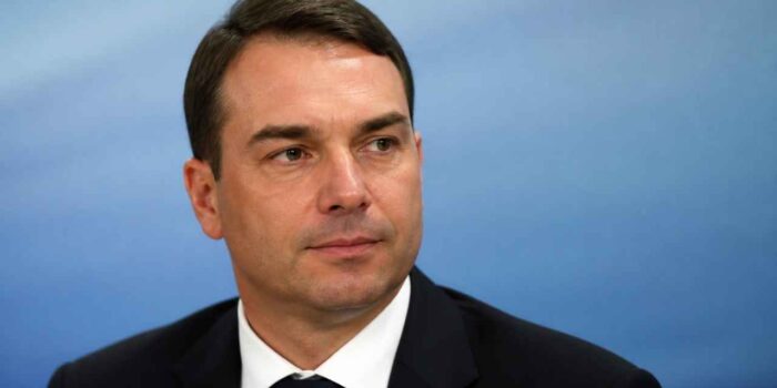 Flávio Bolsonaro, senator Brasil yang dilaporkan tiba di Amerika Serikat setelah kalah dalam pemilihan presiden.